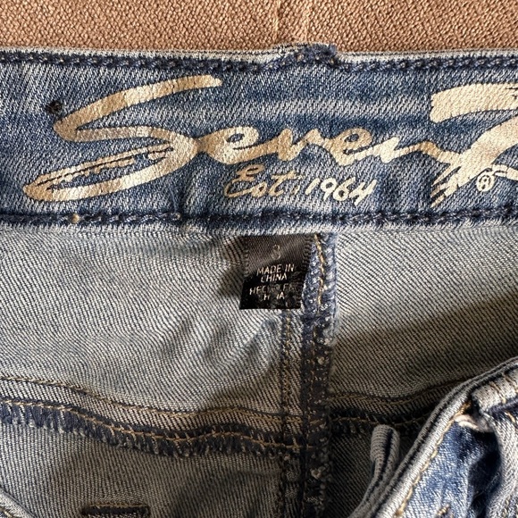 Seven7 Blue Skinny Jeans with Elegant Pearl Details - Picture 2 of 10